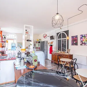 Maison44 Couette-café